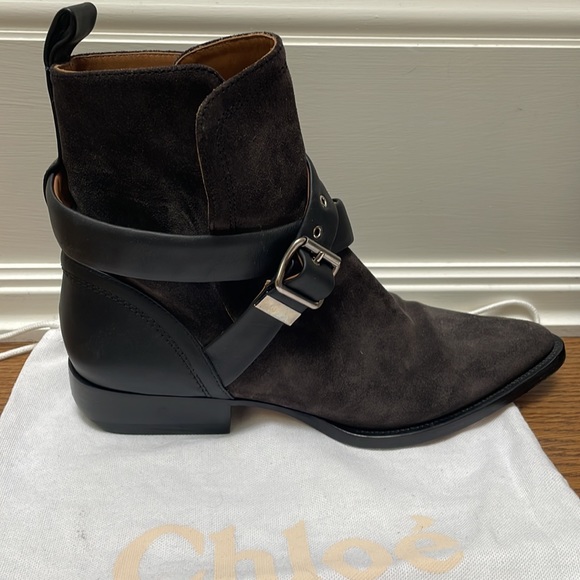 Chloé Rylee buckled leather-trimmed suede ankle boots! Beautiful 😍 - Picture 2 of 5
